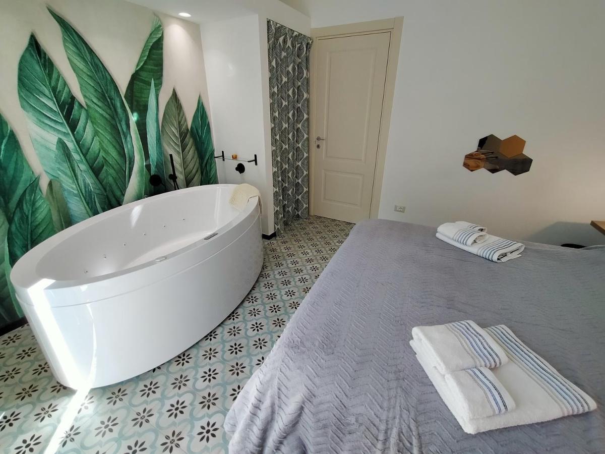 Sonnino Suite Jacuzzi Apartment Бари Экстерьер фото