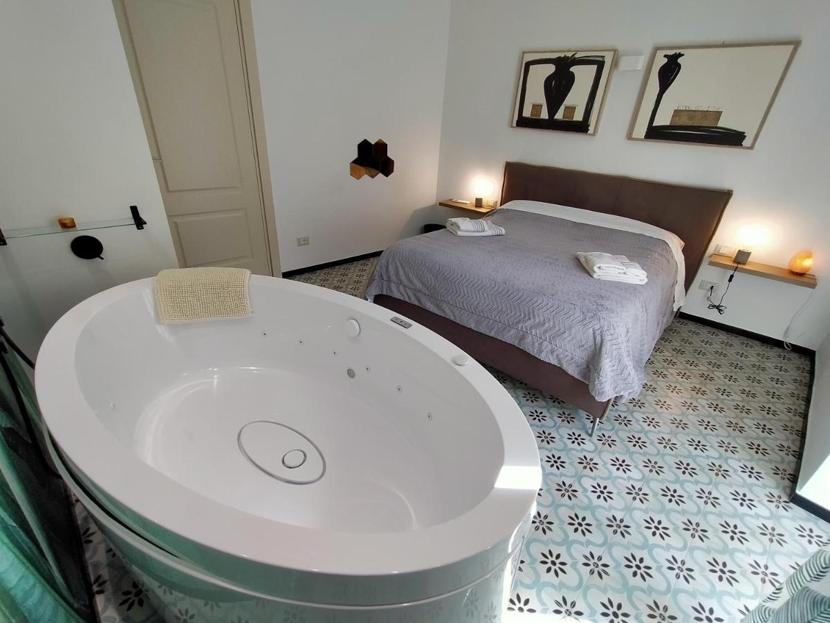 Sonnino Suite Jacuzzi Apartment Бари Экстерьер фото