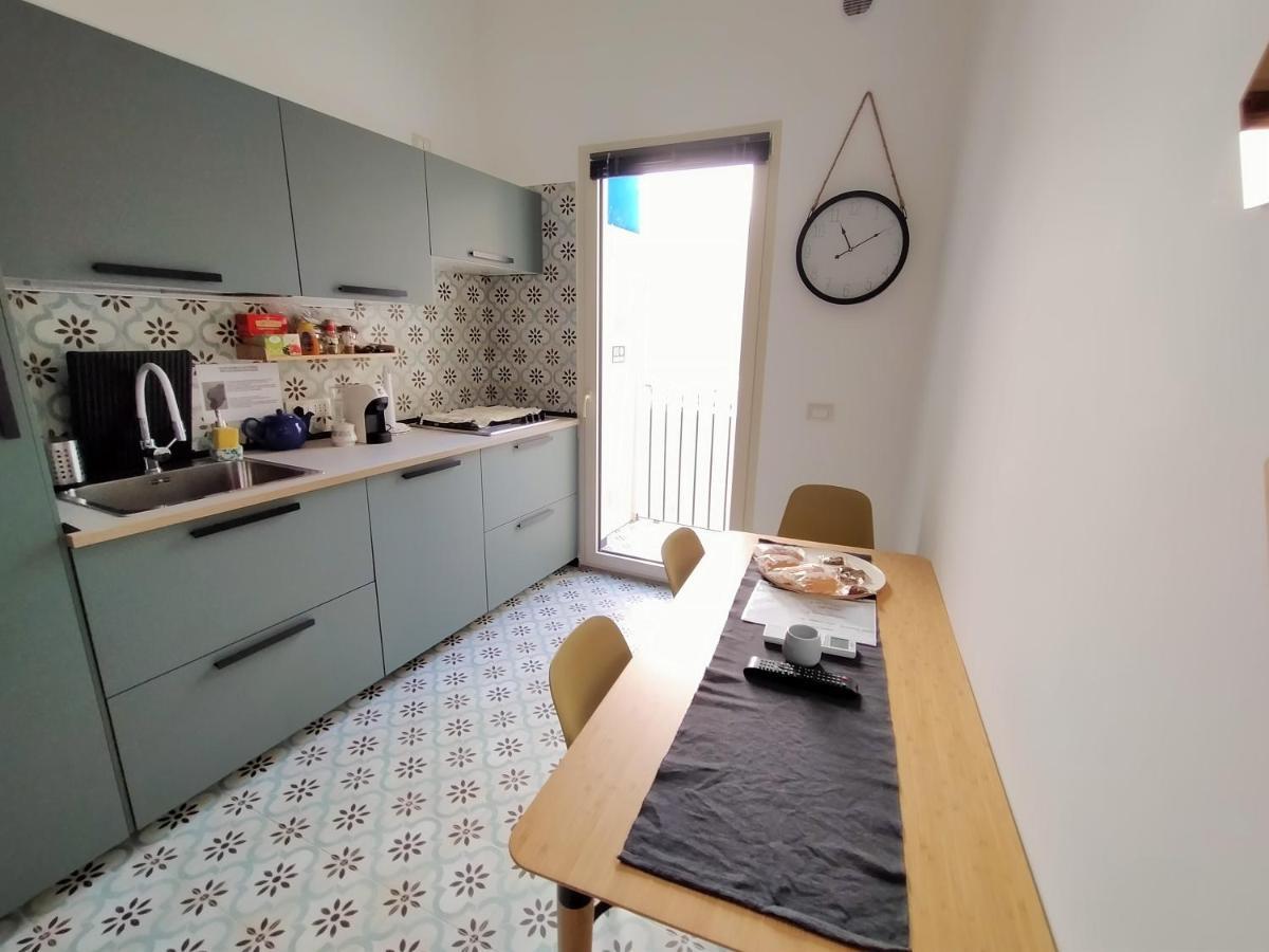 Sonnino Suite Jacuzzi Apartment Бари Экстерьер фото